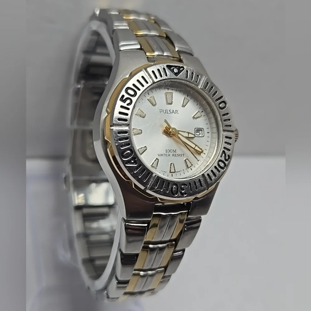 Womens Pulsar VX82-X310 Diver Style Date Watch Gold Silver Two Toned New Battery